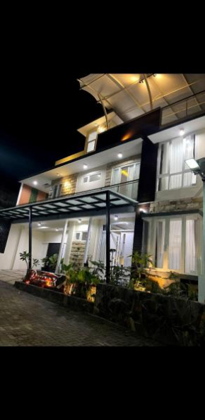 Villa purnama oro-oro ombo batu